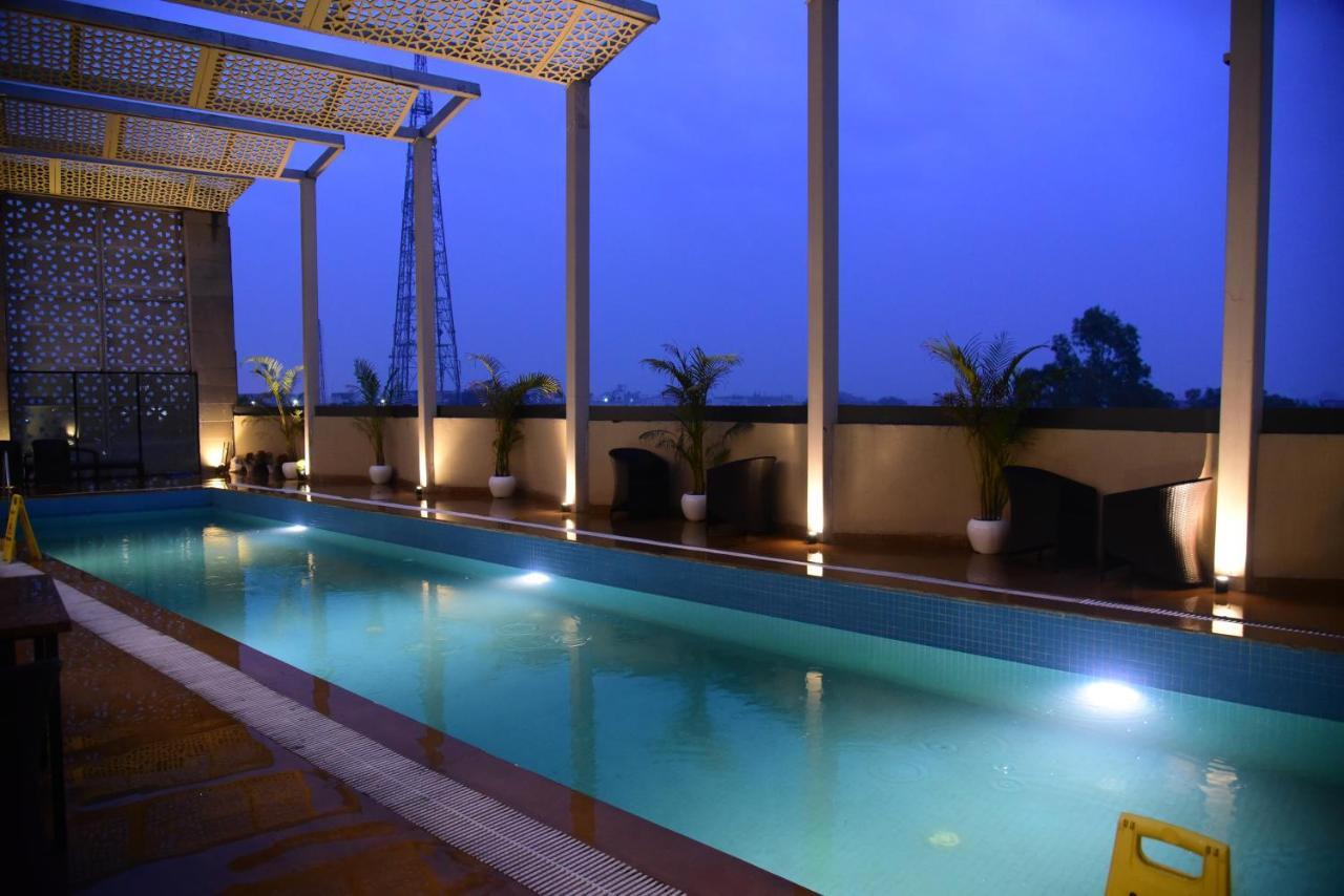 Rohtak Ramaya Hotel מראה חיצוני תמונה